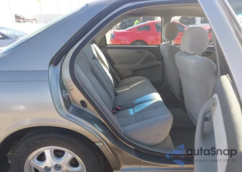 1999 Toyota Camry Le из США, поврежденный, VIN 4T1BG28K0XU494669